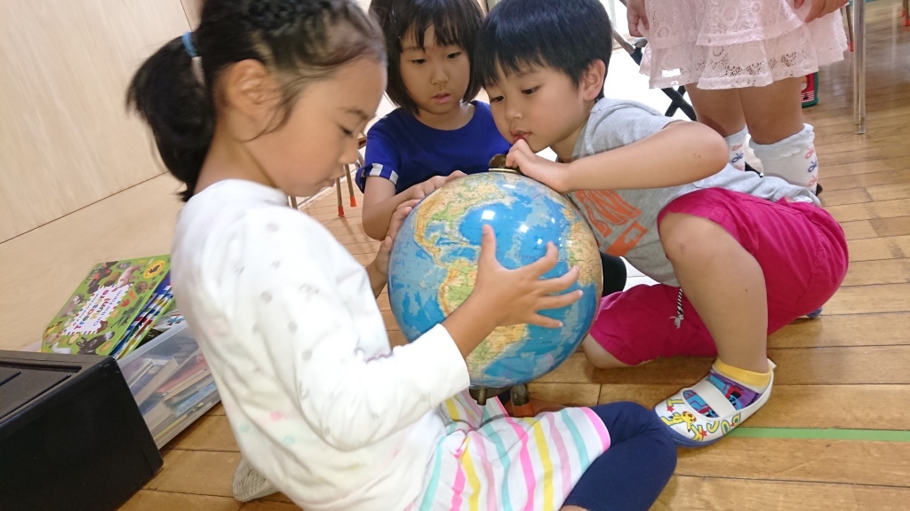 Globa Kids Looking at the Globe1
