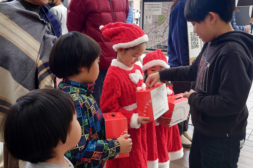 街頭募金活動の様子