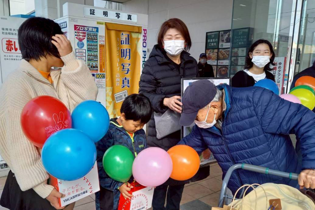 街頭募金活動の様子