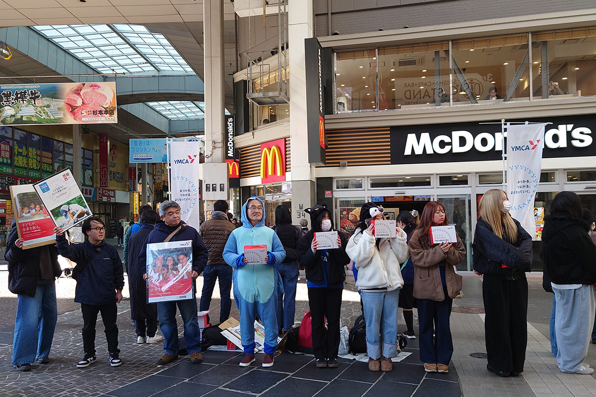 街頭募金の様子