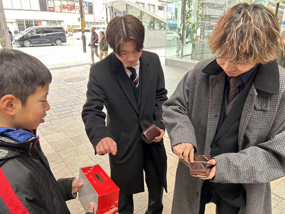 街頭募金の様子