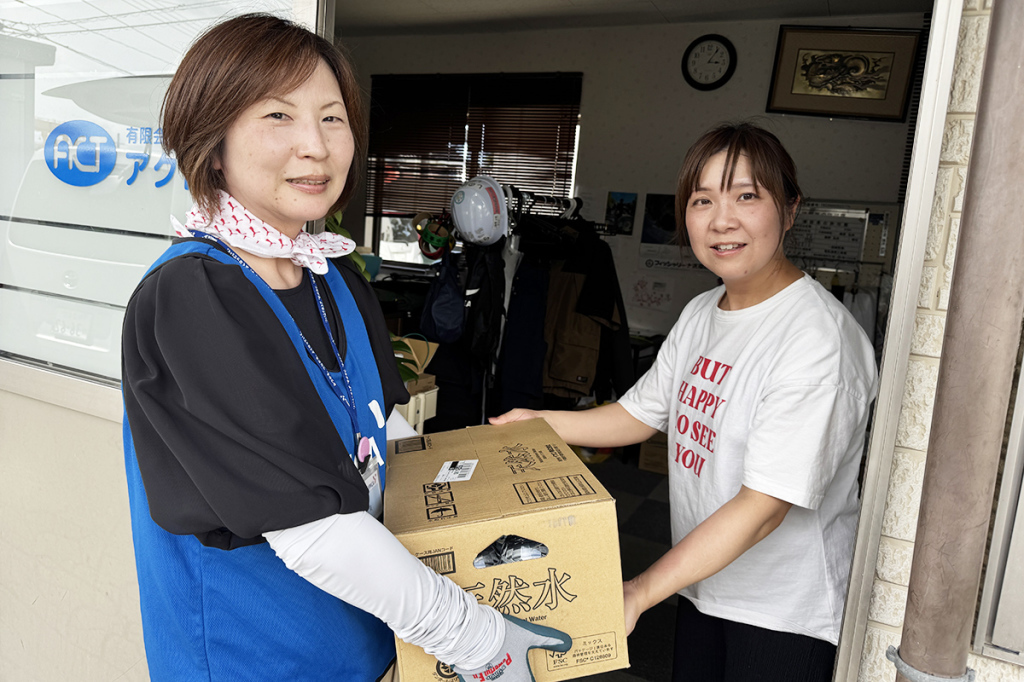 支援物資配布の様子