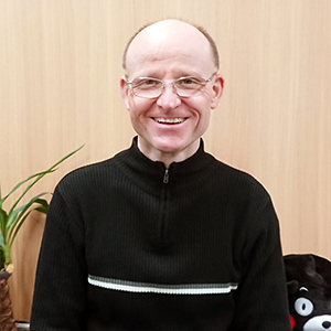 講師