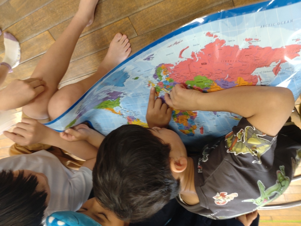 Hotaka finding a country on the map from Amazon (for Amazon Blog)