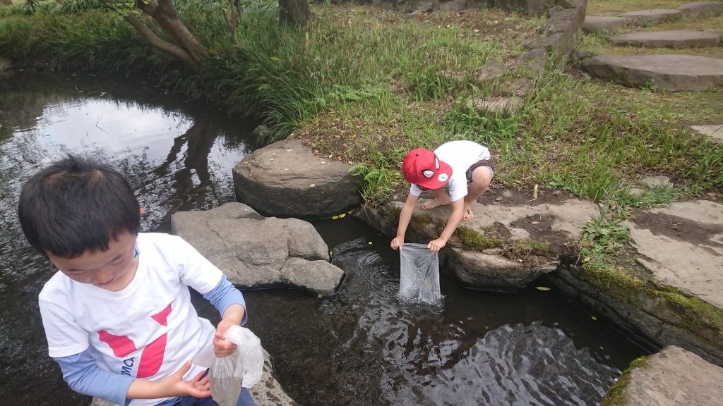 Keisuke water play at the zoo