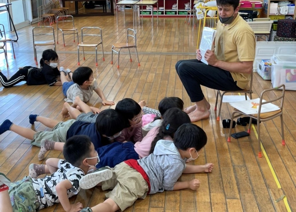 Kids crawling BLOG用