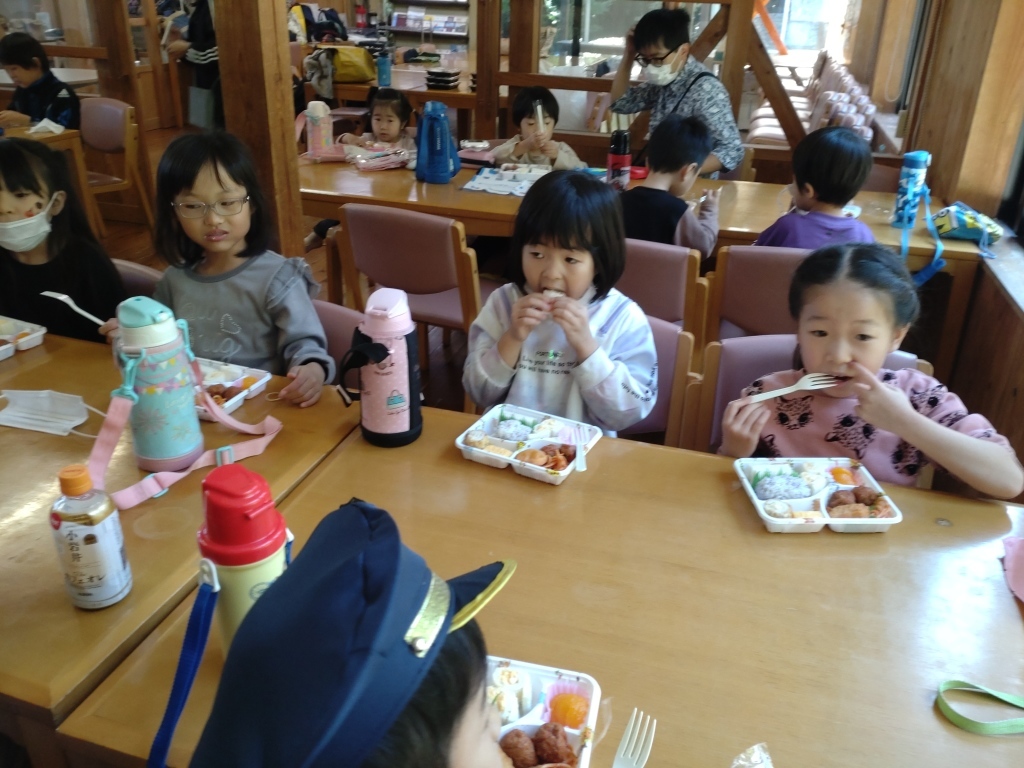 Girls at lunch BLOG