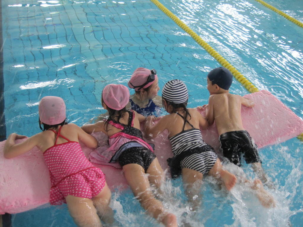 幼稚園　保育園　プール　全裸 