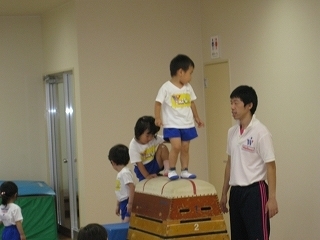 跳び箱からジャンプ