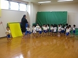行進の練習中