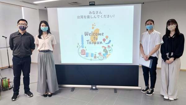 台湾の学生講師1