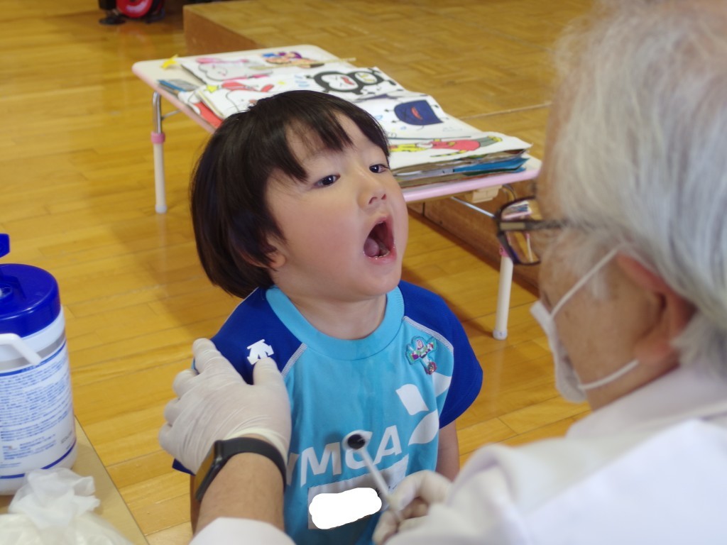 歯科検診〈大きく開けて〉