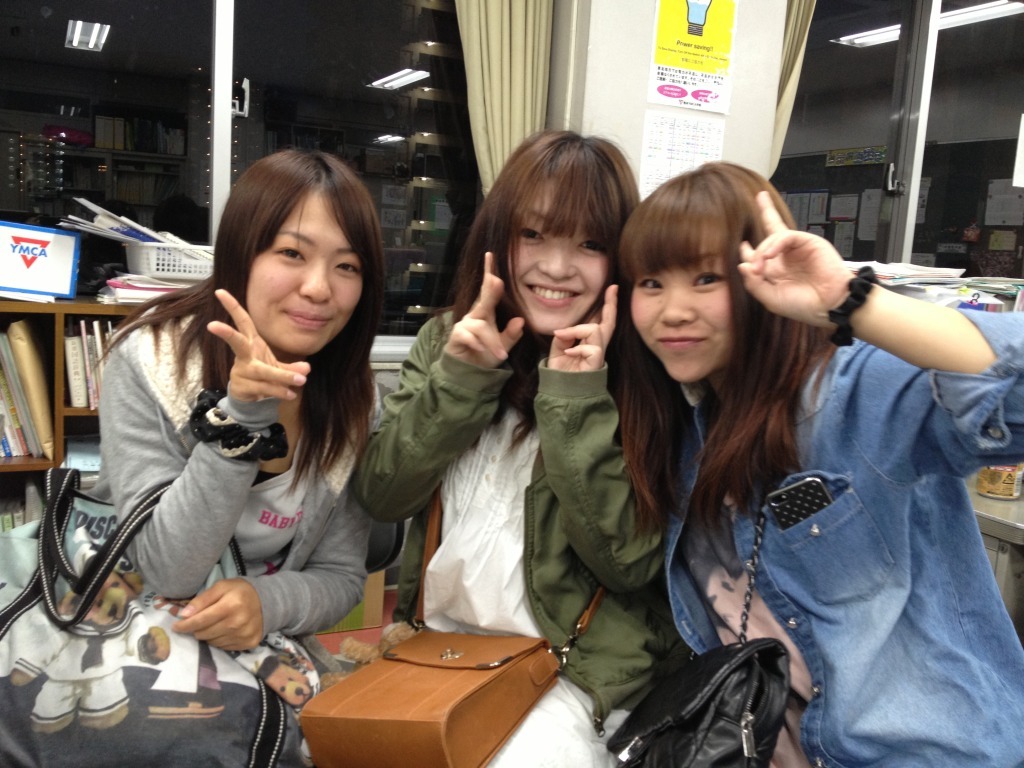 ３人組女性