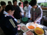 野菜を切る