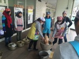 もちつく