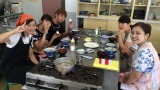 みなで食事を囲む