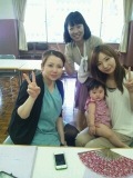 卒業生赤ちゃんとともに